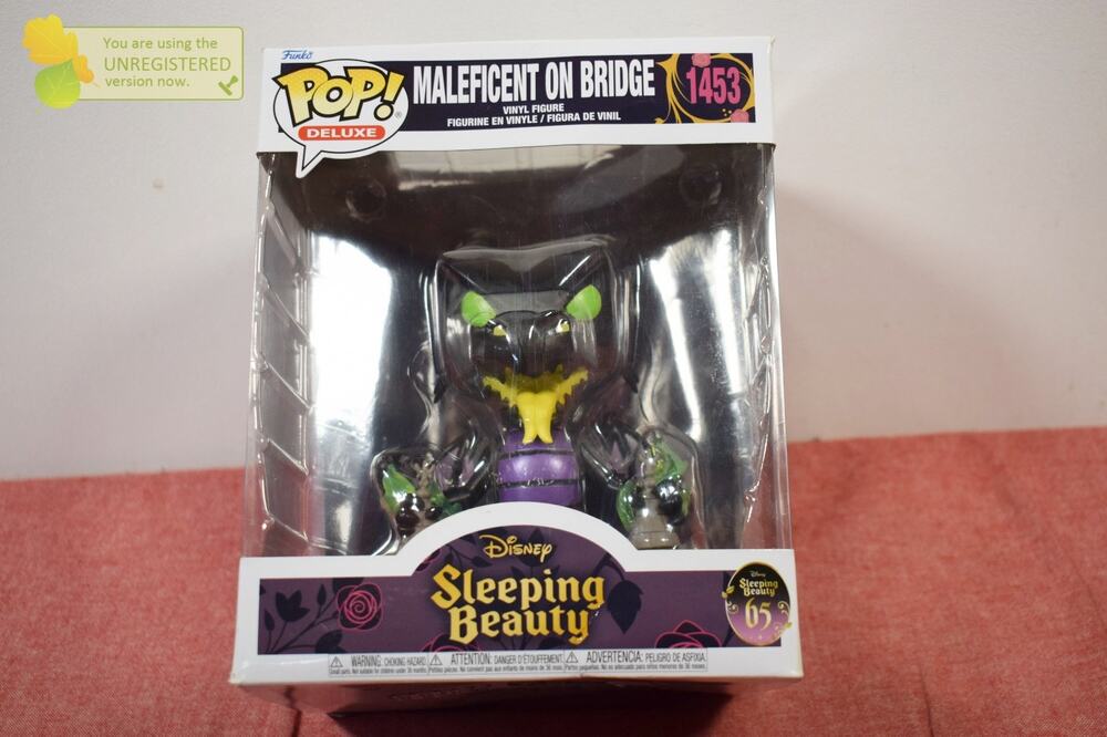 Funko POP! Deluxe: Sleeping Beauty Maleficent on Bridge #1453 (Pack Wear)